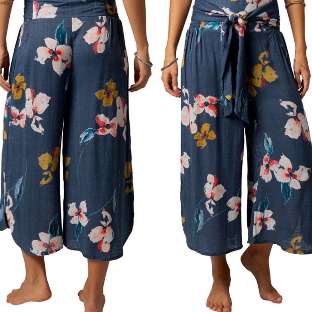 Rip Curl Blue Cropped Pants Size Medium